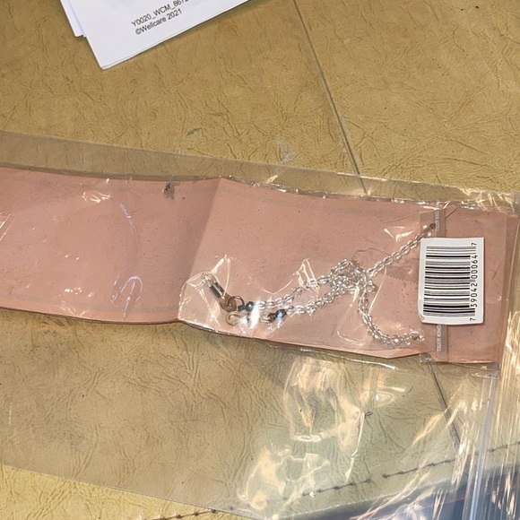 Crystal Eyeglass Neck Strap- the plastic eyeglass arm is SMALL - Picture 2 of 4